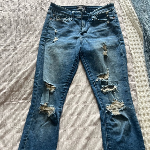 Abercrombie & Fitch Harper Low Rise Ankle Jean - Picture 2 of 3